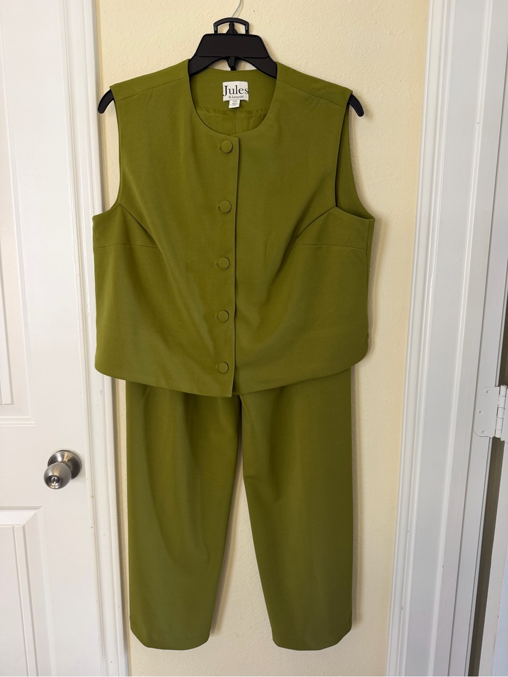 Jules & Leopold Olive Green Sleeveless Vest and Straight Pants Set